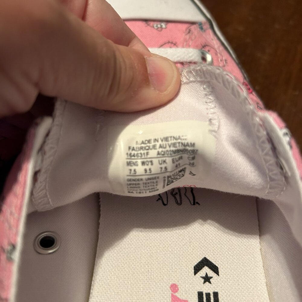 Hello Kitty Converse - Picture 3 of 5